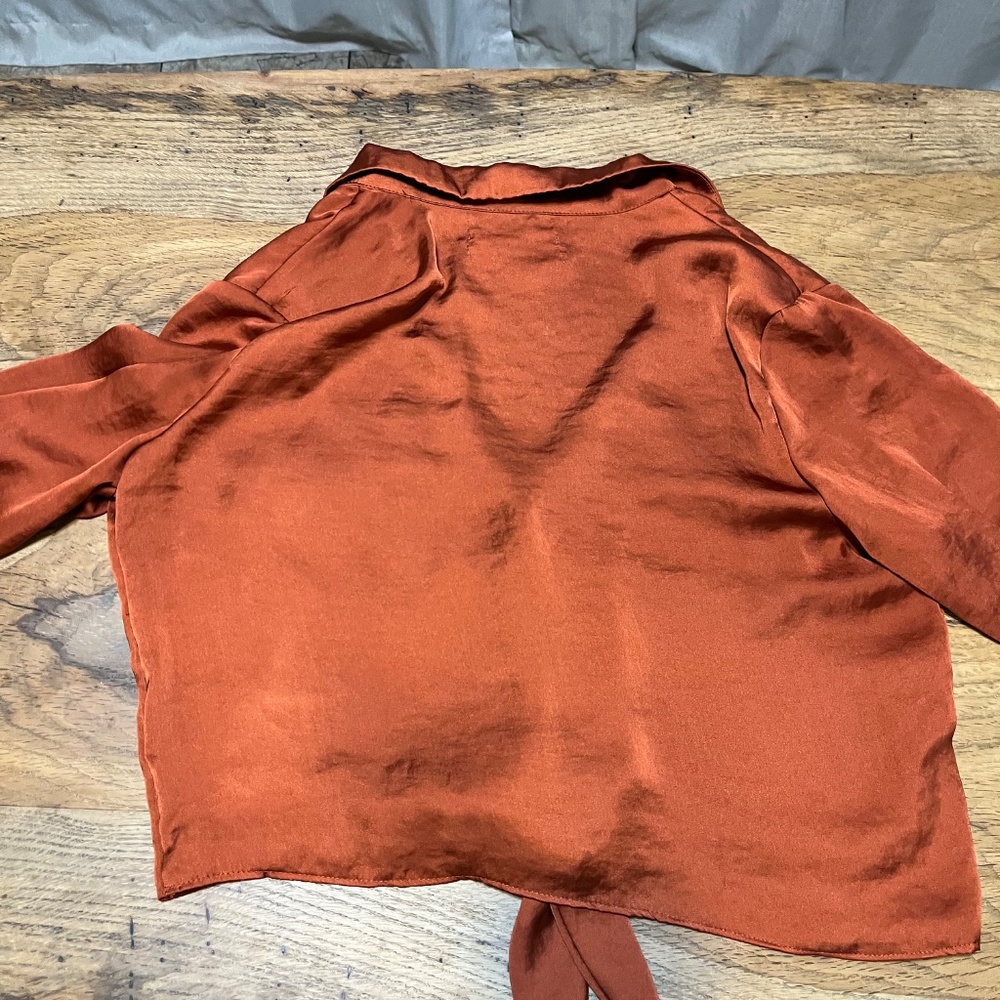 ✨ Urban Outfitters Burnt Orange Tie-Front Blouse ✨ Size Women's Small - Picture 7 of 9